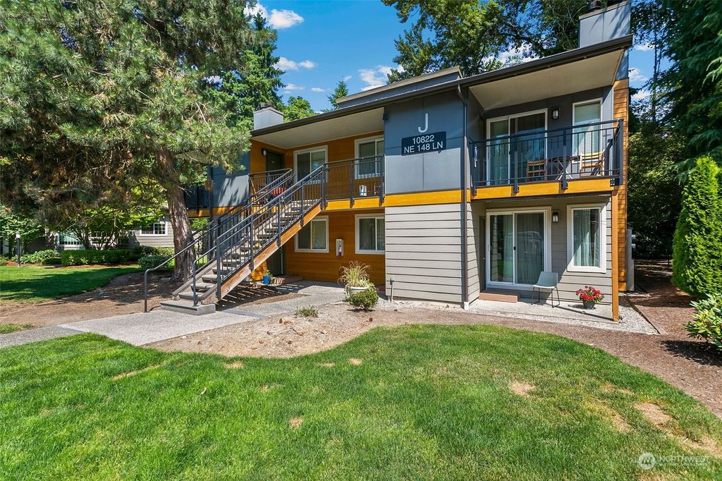 Photo of 10822 NE 148th Lane #J101, Bothell, WA 98011 (MLS # 2137785)