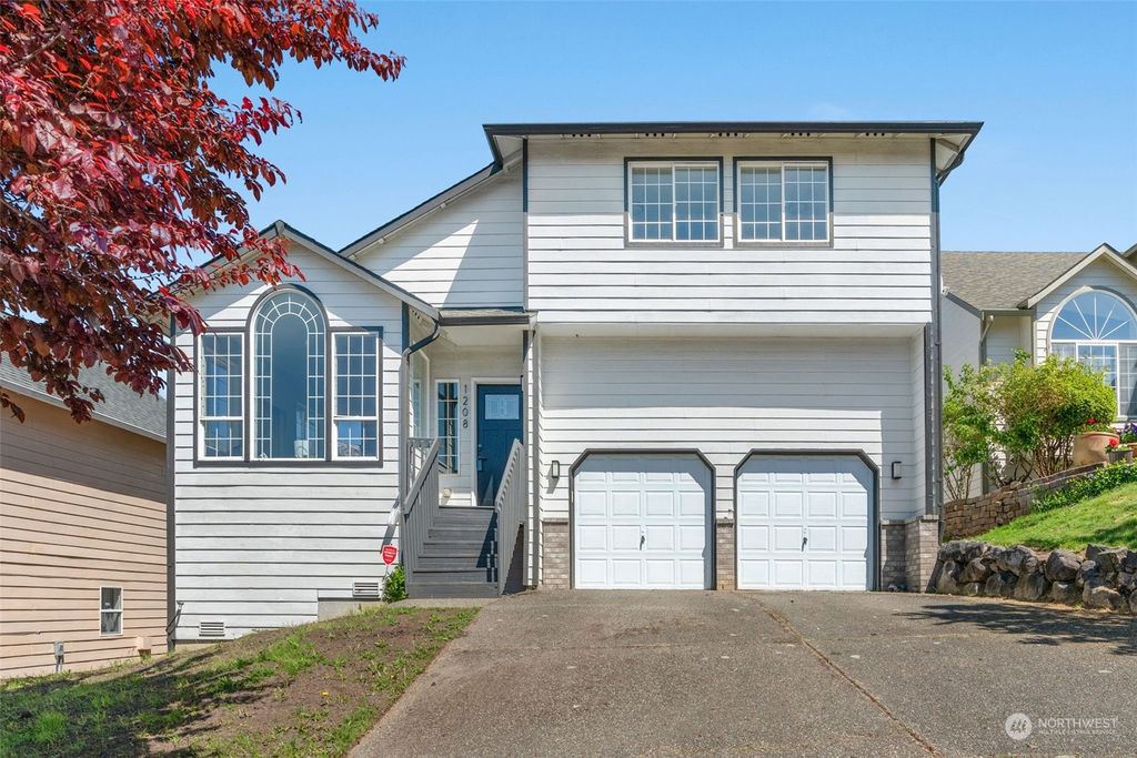 Photo of 1208 S 35th Street, Renton, WA 98055 (MLS # 2066897)