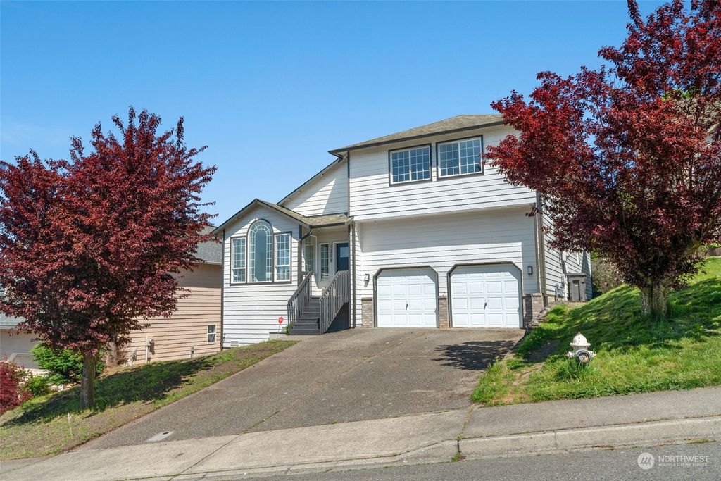 Photo of 1208 S 35th Street, Renton, WA 98055 (MLS # 2066897)