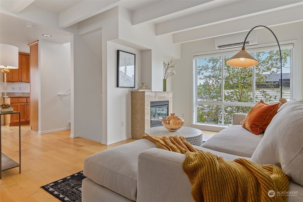 Photo of 938 N 35th Street #B, Seattle, WA 98103 (MLS # 2284996)