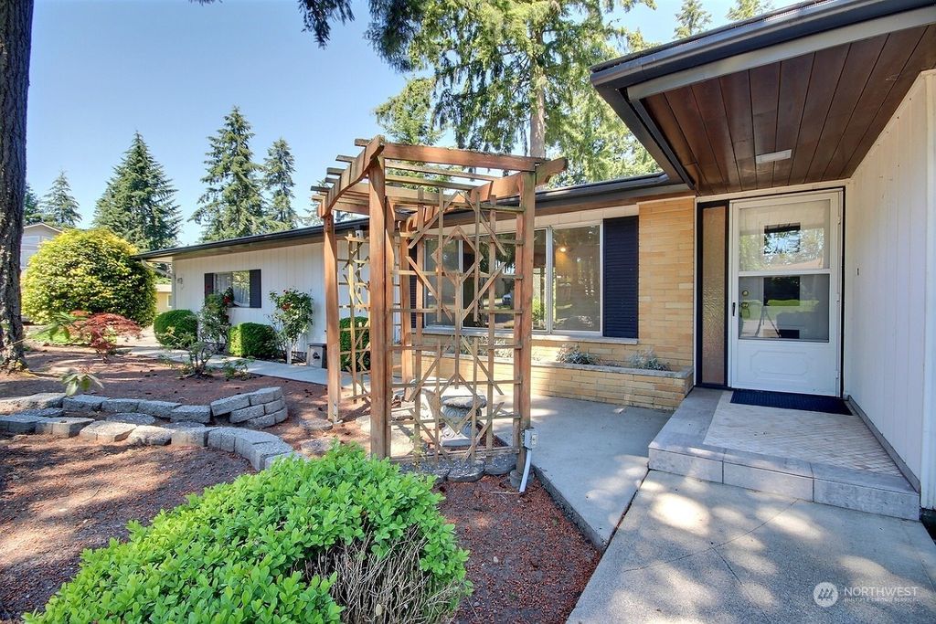 Photo of 14120 144th Avenue SE, Renton, WA 98059 (MLS # 2254107)