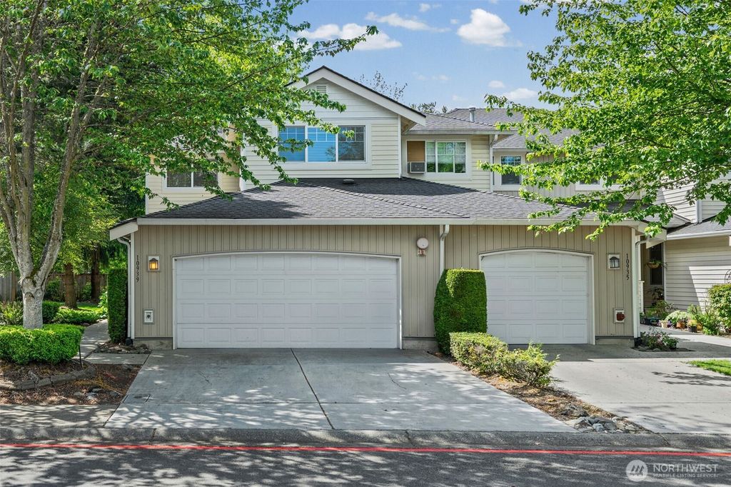 Photo of 10939 SE 187th Lane, Renton, WA 98055 (MLS # 2524924)