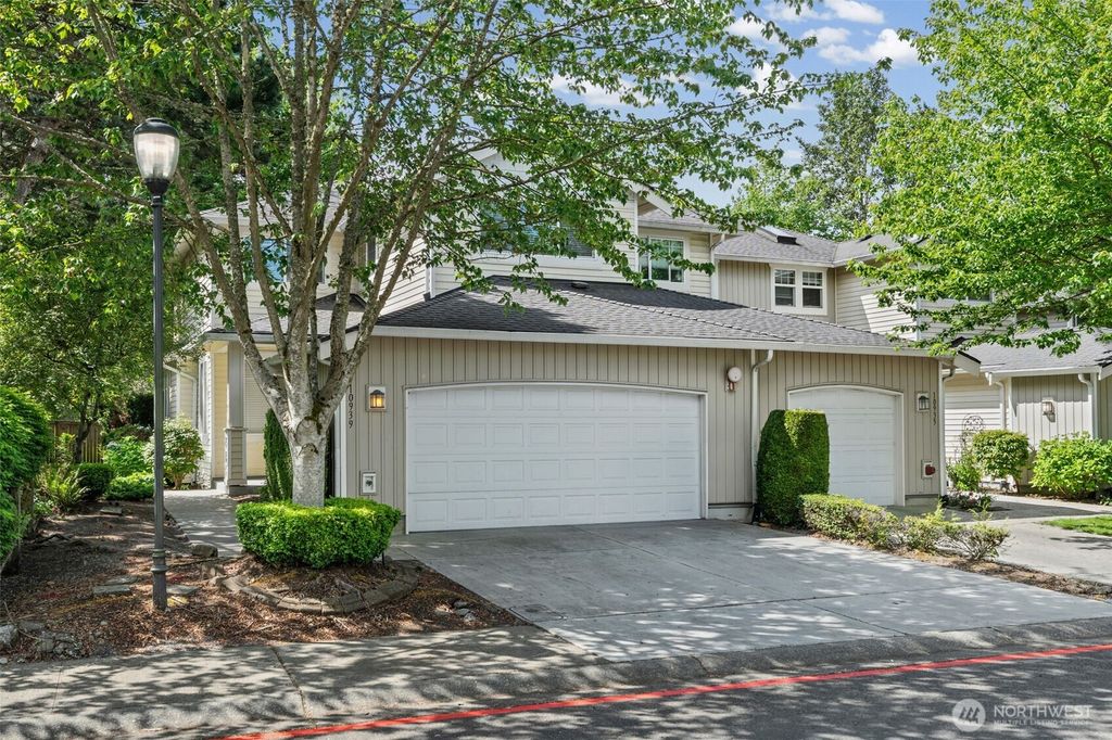 Photo of 10939 SE 187th Lane, Renton, WA 98055 (MLS # 2524924)