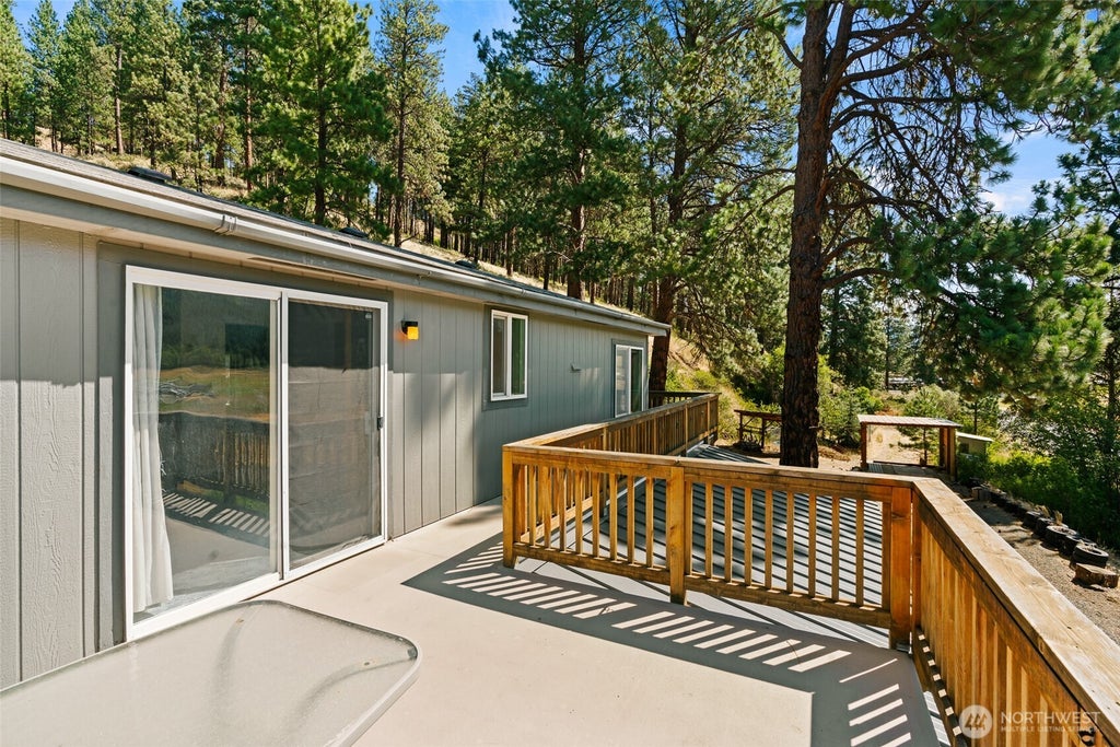 Photo of 5501 Red Bridge Road RD, Cle Elum, WA 98922 (MLS # 2559138)