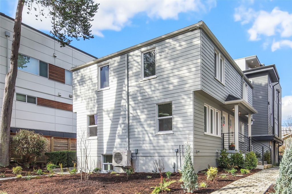 Photo of 1525 A 44th Avenue SW, Seattle, WA 98116 (MLS # 2212257)