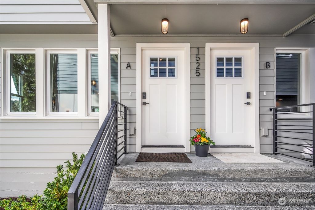 Photo of 1525 A 44th Avenue SW, Seattle, WA 98116 (MLS # 2212257)