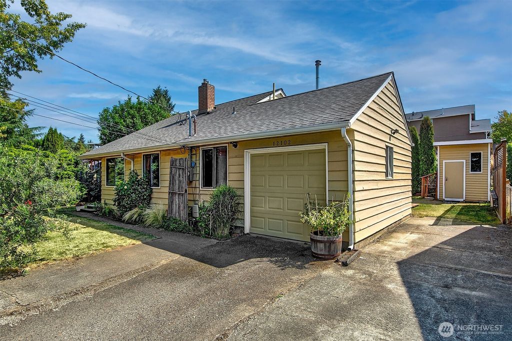 Photo of 12102 10th Avenue SW, Burien, WA 98146 (MLS # 2416712)