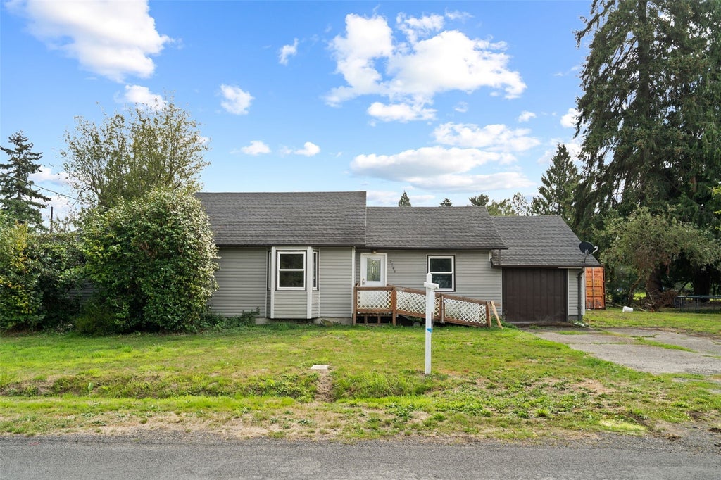 Photo of 2544 34th Avenue, Longview, WA 98632 (MLS # 2597936)