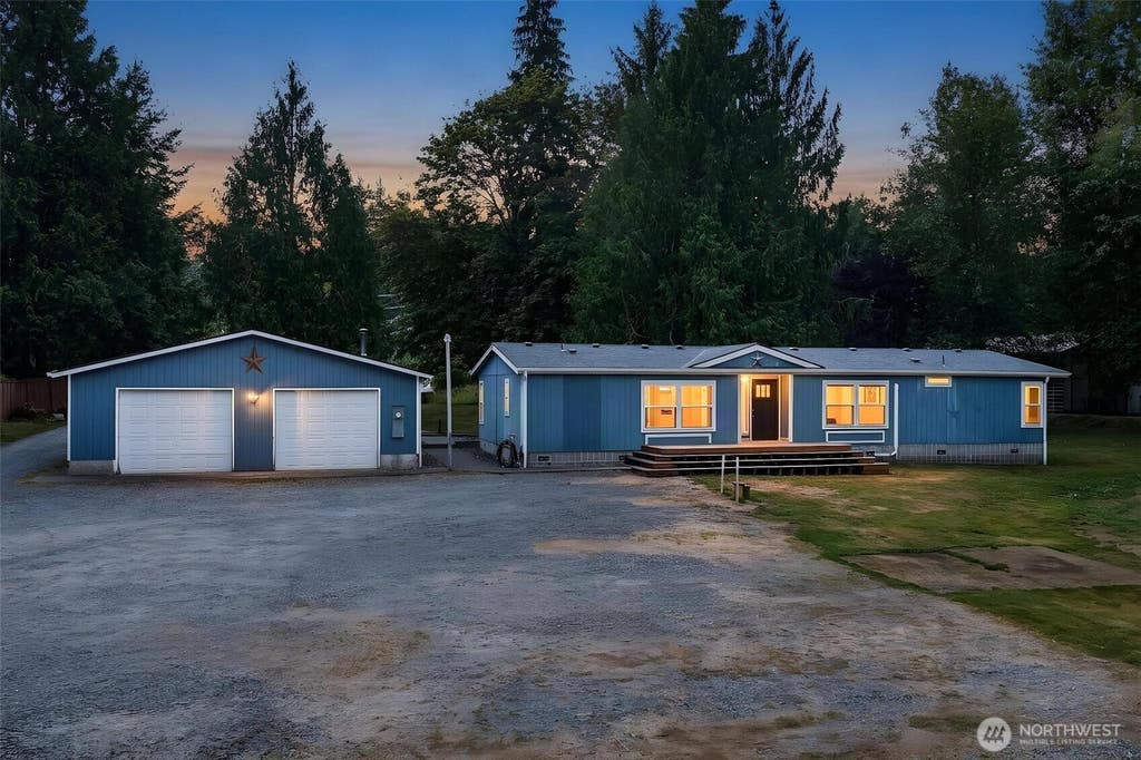 Photo of 6606 NE 137th Drive, Lake Stevens, WA 98258 (MLS # 2571558)