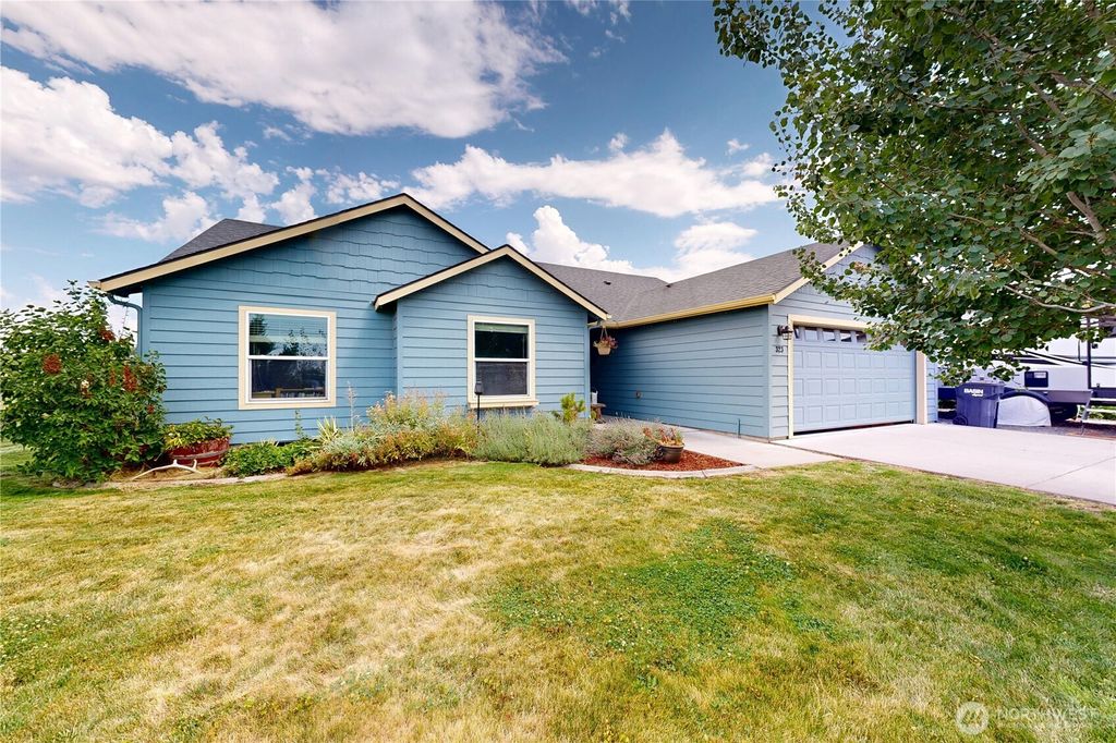 Photo of 323 S Hussey Street, Walla Walla, WA 99362 (MLS # 2560212)