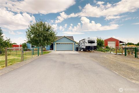 Photo of 323 S Hussey Street, Walla Walla, WA 99362 (MLS # 2560212)