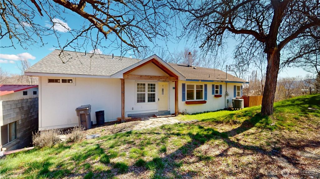 Photo of 1803 Juniper St, Oroville, WA 98844 (MLS # 2502023)