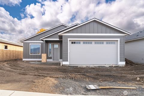 Photo of 573 S Perry Avenue, East Wenatchee, WA 98802 (MLS # 2430068)