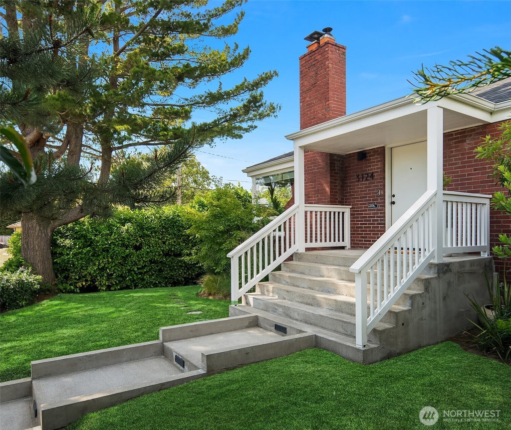 Photo of 3124 W Raye Street, Seattle, WA 98199 (MLS # 2543655)
