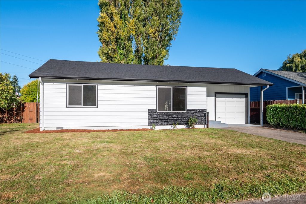 Photo of 435 28th Avenue, Longview, WA 98632 (MLS # 2442540)