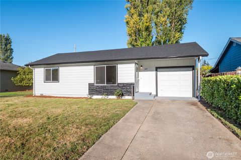 Photo of 435 28th Avenue, Longview, WA 98632 (MLS # 2442540)