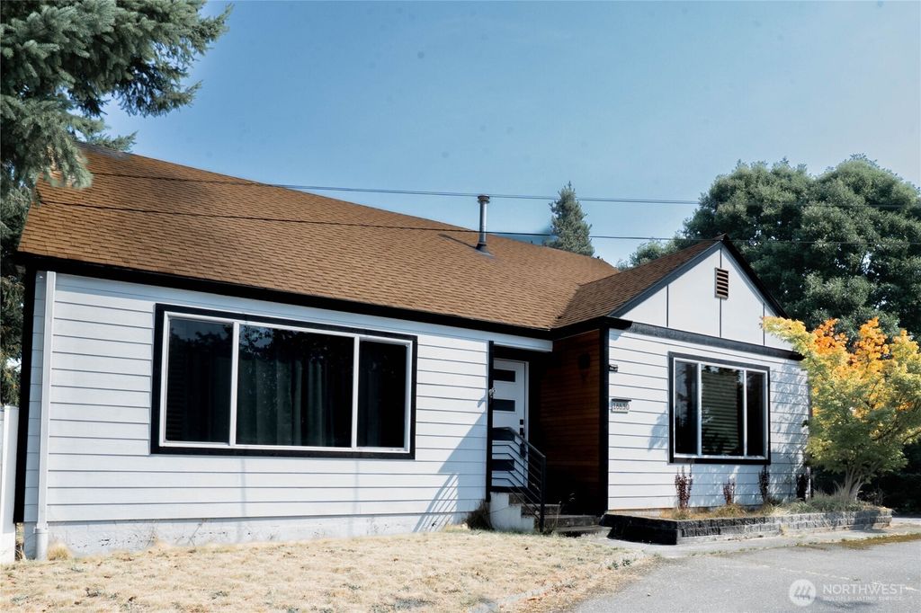 Photo of 18830 108th Avenue SE, Renton, WA 98055 (MLS # 2428617)