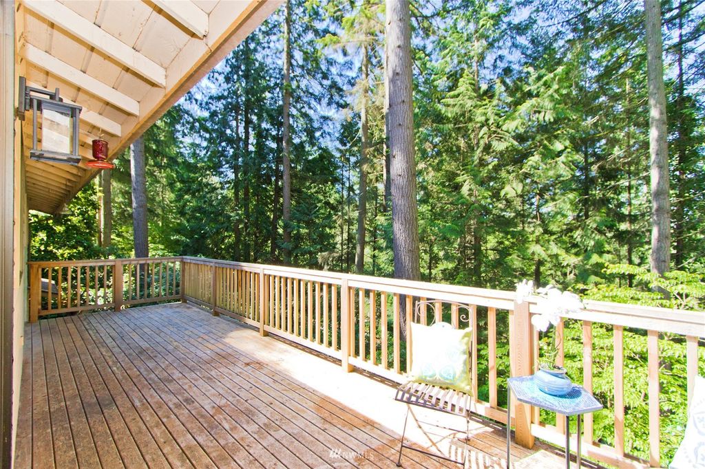 Photo of 20424 14th Avenue W, Lynnwood, WA 98036 (MLS # 1970098)