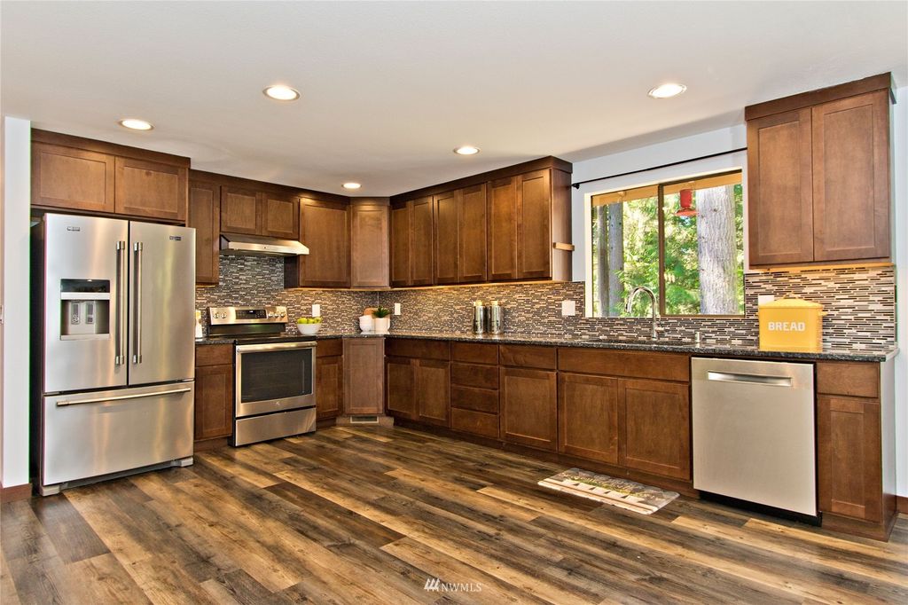 Photo of 20424 14th Avenue W, Lynnwood, WA 98036 (MLS # 1970098)