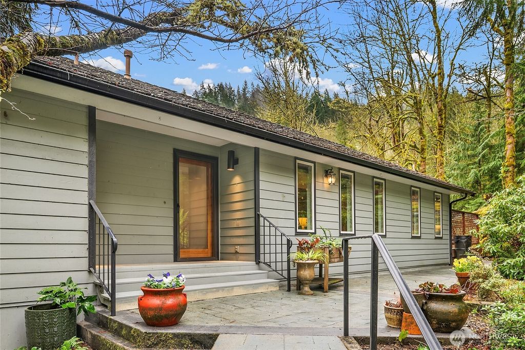 Photo of 1155 Ridgewood Place SW, Issaquah, WA 98027 (MLS # 2328307)