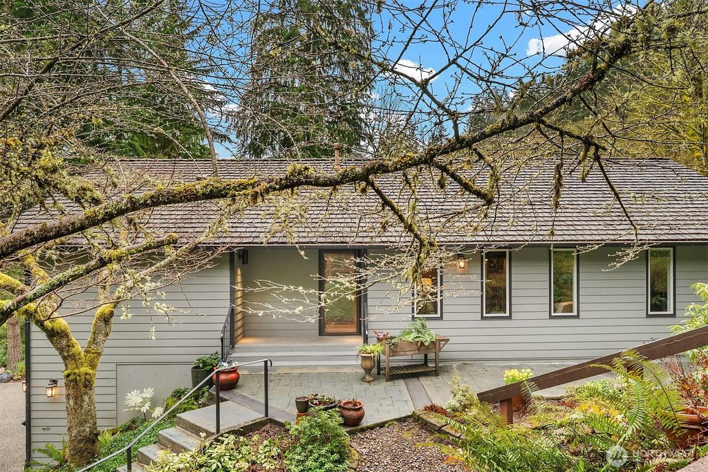 Photo of 1155 Ridgewood Place SW, Issaquah, WA 98027 (MLS # 2328307)