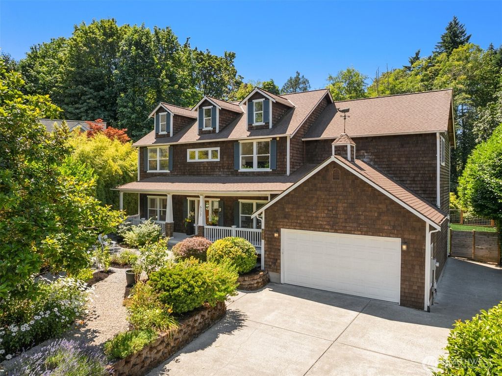 Photo of 633 Klickitat Place NE, Bainbridge Island, WA 98110 (MLS # 2555476)