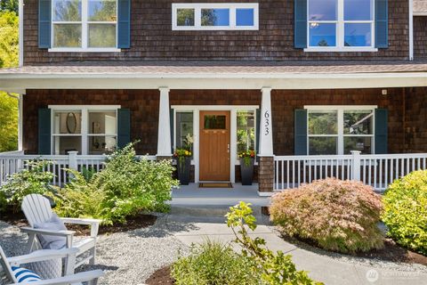 Photo of 633 Klickitat Place NE, Bainbridge Island, WA 98110 (MLS # 2555476)