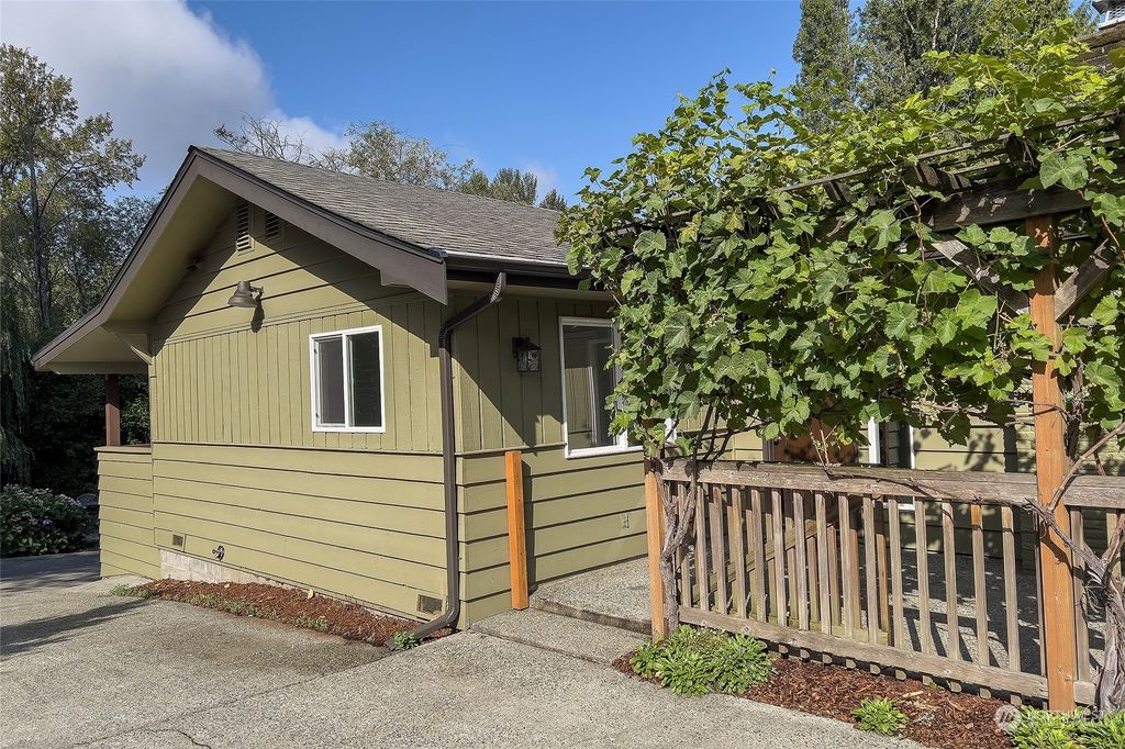 Photo of 20808 Larch Way, Lynnwood, WA 98036 (MLS # 2160630)