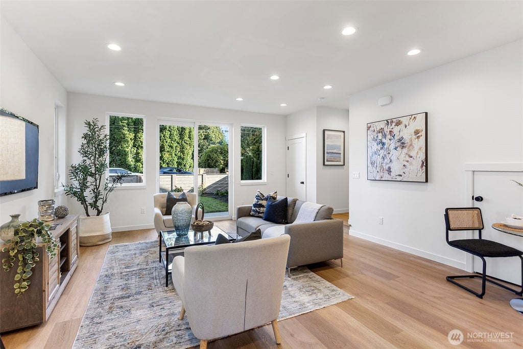 Photo of 12843 NE 112th Street, Kirkland, WA 98033 (MLS # 2594276)