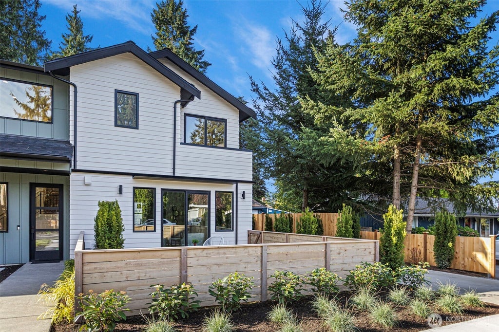 Photo of 12843 NE 112th Street, Kirkland, WA 98033 (MLS # 2594276)