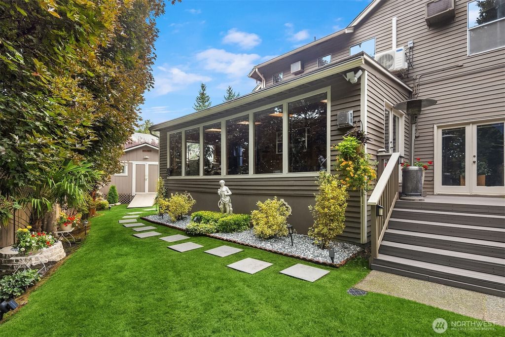 Photo of 32807 12th Avenue SW, Federal Way, WA 98023 (MLS # 2478664)