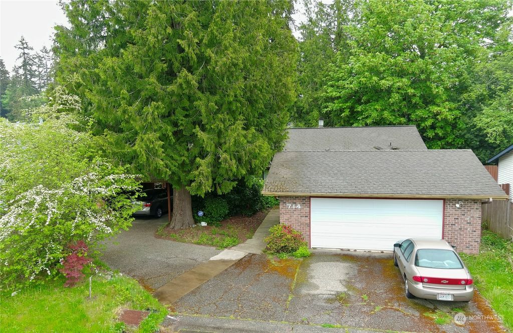 Photo of 712 714 142nd Place SE, Bellevue, WA 98007 (MLS # 2233374)