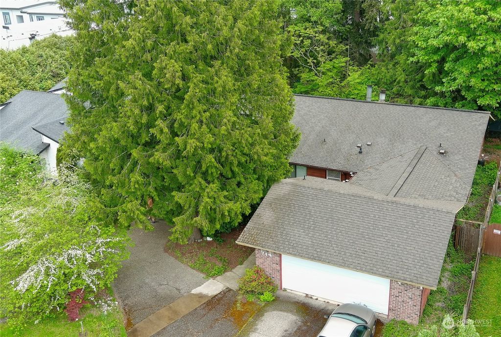 Photo of 712 714 142nd Place SE, Bellevue, WA 98007 (MLS # 2233374)