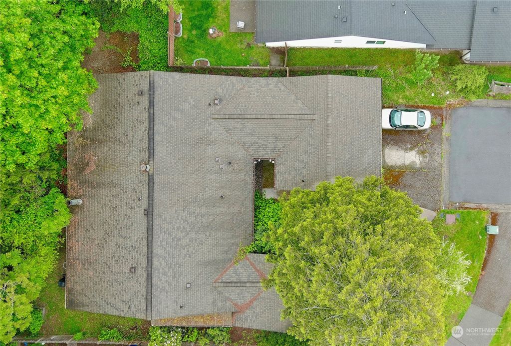 Photo of 712 714 142nd Place SE, Bellevue, WA 98007 (MLS # 2233374)