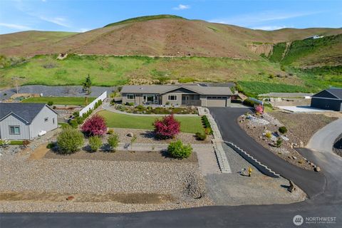 Photo of 37 Diede Hills Lane, Wenatchee, WA 98801 (MLS # 2510628)