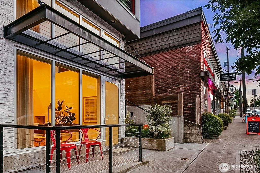Photo of 315 W Galer Street #102, Seattle, WA 98119 (MLS # 2497269)