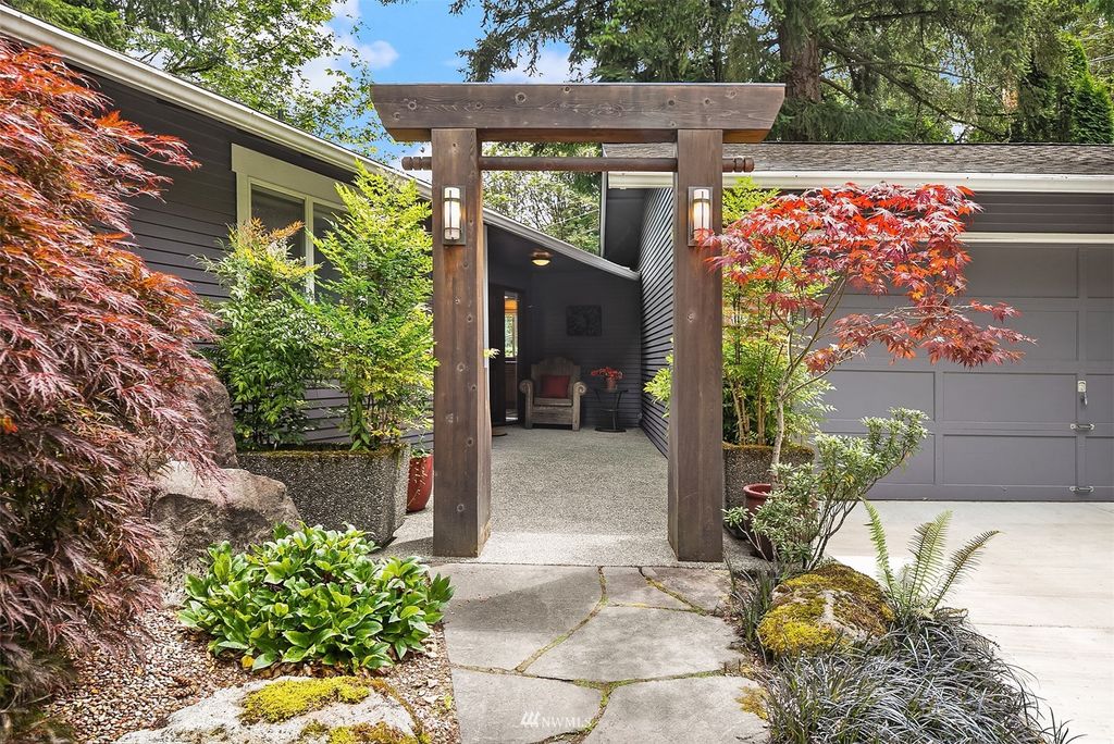 Photo of 41 Big Bear Court NW, Issaquah, WA 98027 (MLS # 1969876)