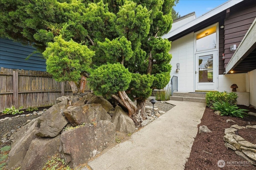 Photo of 14036 17th Avenue NE, Seattle, WA 98125 (MLS # 2587988)