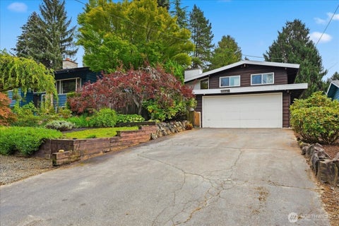 Photo of 14036 17th Avenue NE, Seattle, WA 98125 (MLS # 2587988)