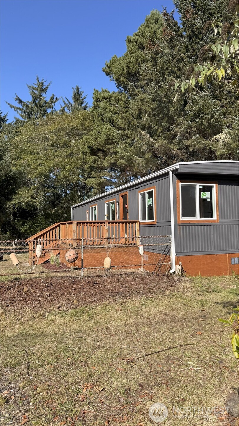 206 E Rain Street NE