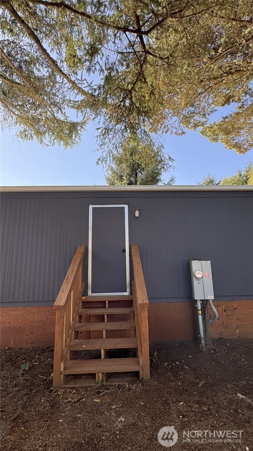 206 E Rain Street NE