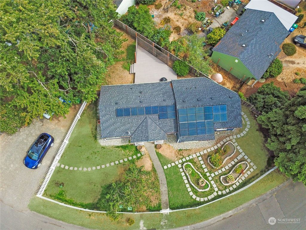 Photo of 1318 N 121st Street, Seattle, WA 98133 (MLS # 2277066)