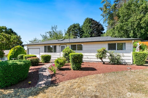 Photo of 2434 SW 328th Street, Federal Way, WA 98023 (MLS # 2558794)