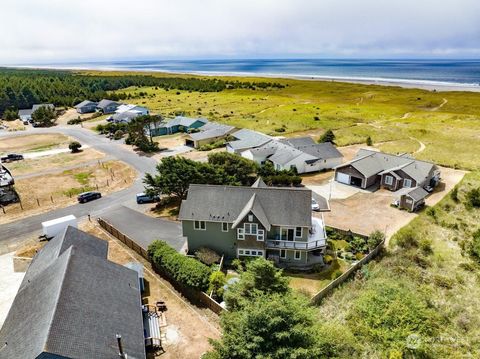 Photo of 1105 195th Street, Long Beach, WA 98631 (MLS # 2147456)