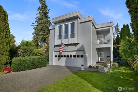 Photo of 1005 11th Street, Bellingham, WA 98225 (MLS # 2591799)