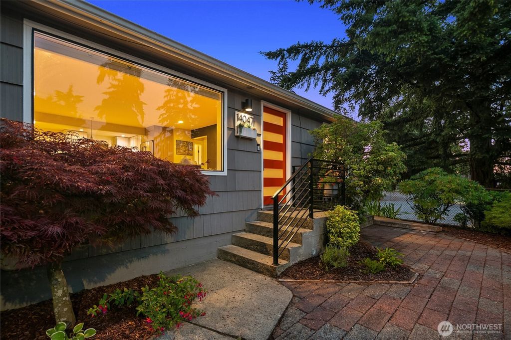 Photo of 14047 Burke Avenue N, Seattle, WA 98133 (MLS # 2418344)
