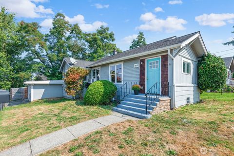 Photo of 403 E Division Street, Mount Vernon, WA 98274 (MLS # 2422298)