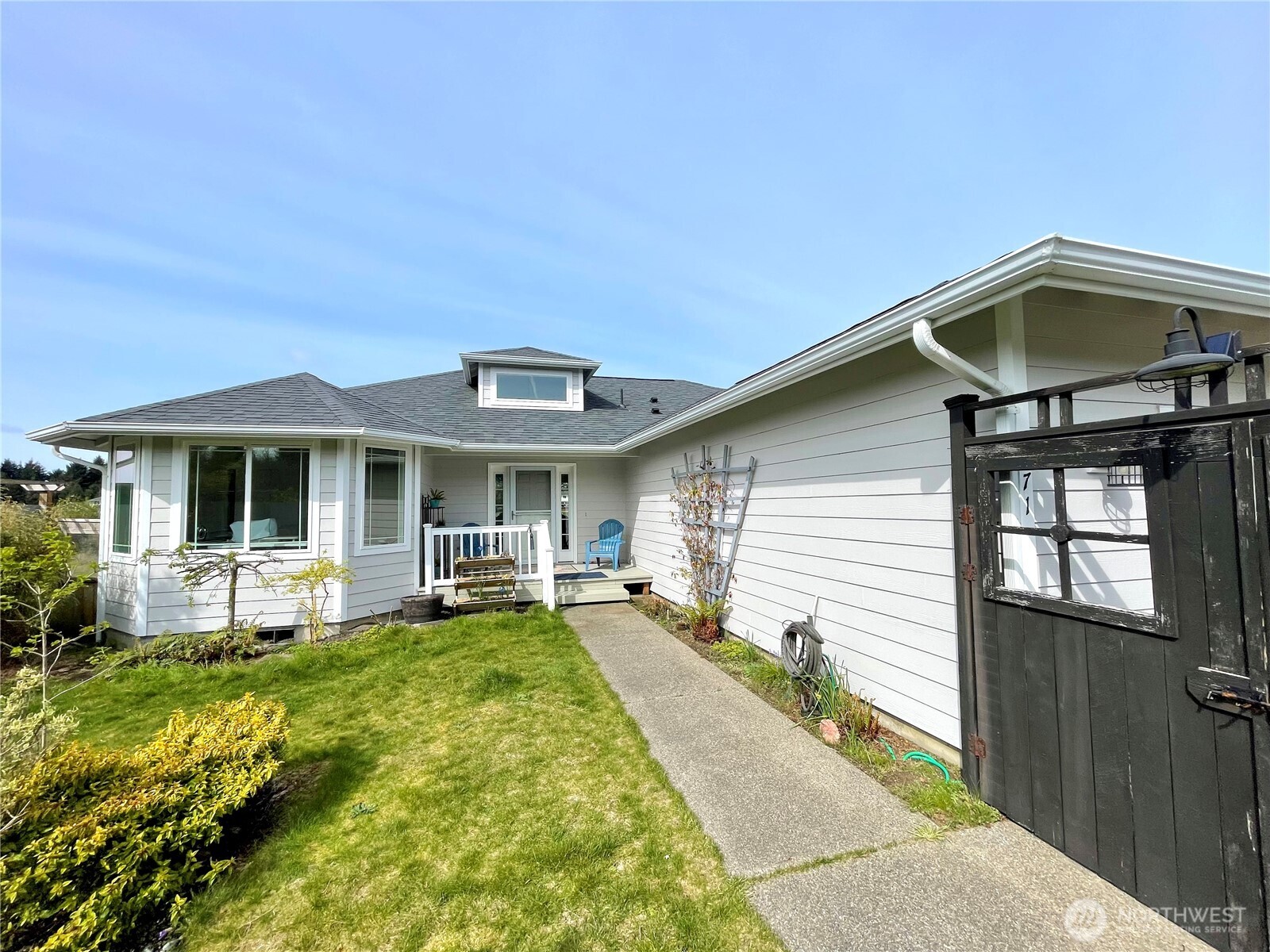 571 E Chance A La Mer NE