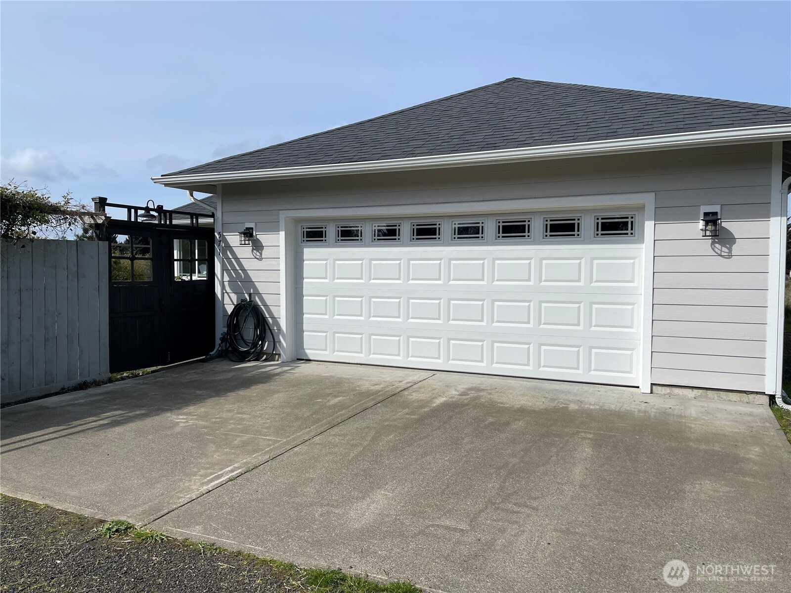 571 E Chance A La Mer NE