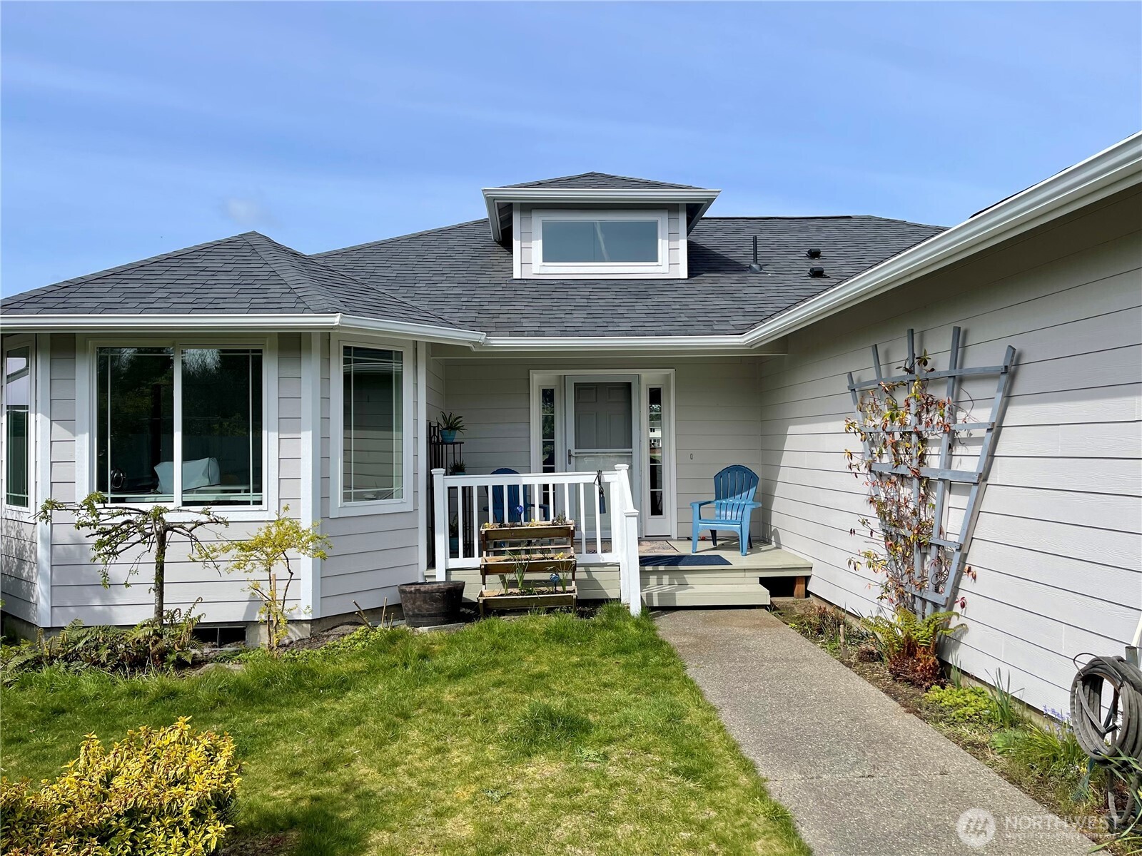 571 E Chance A La Mer NE